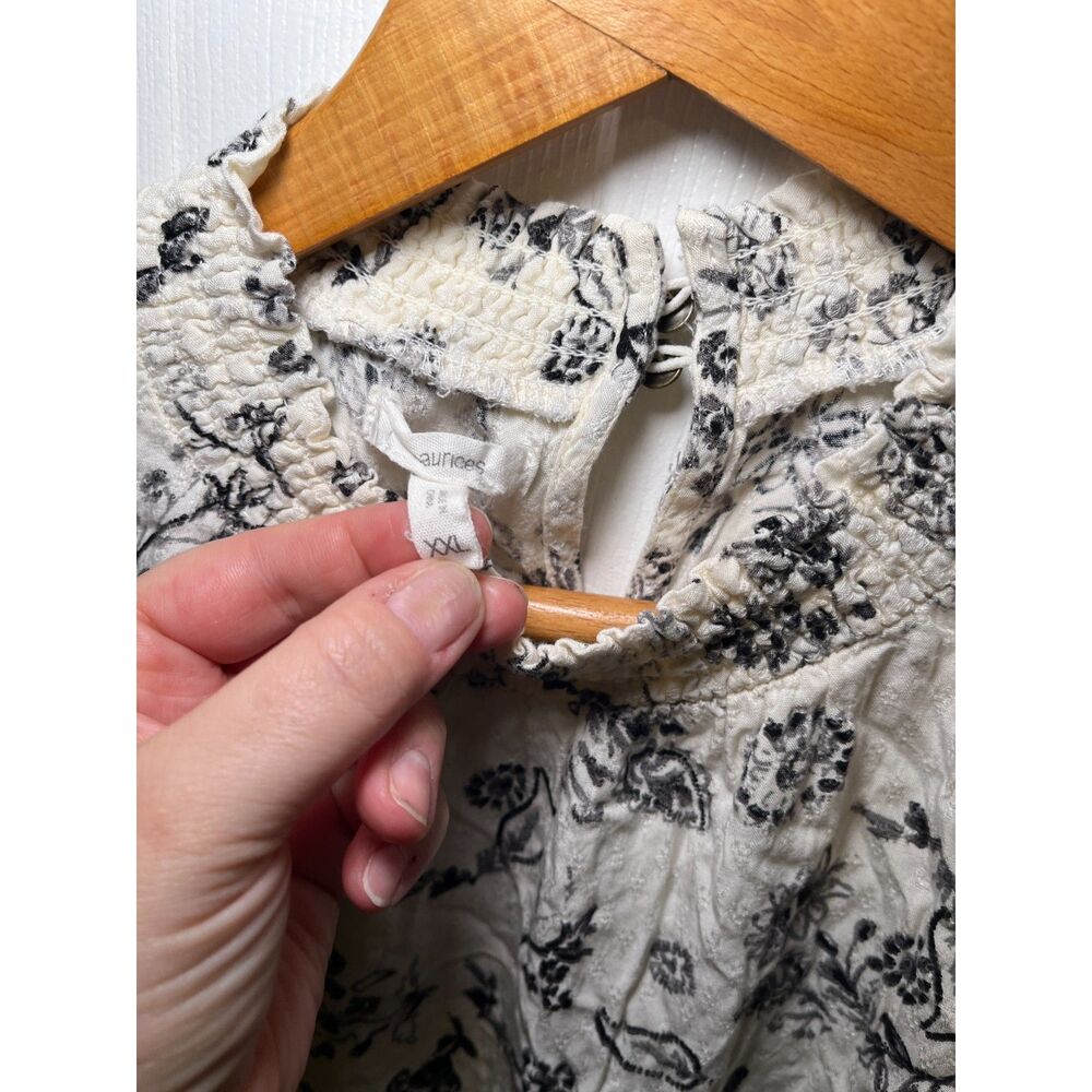 Maurices Floral Sleeveless Blouse XXL Cream Black Smocked Neck Top - Picture 2 of 3